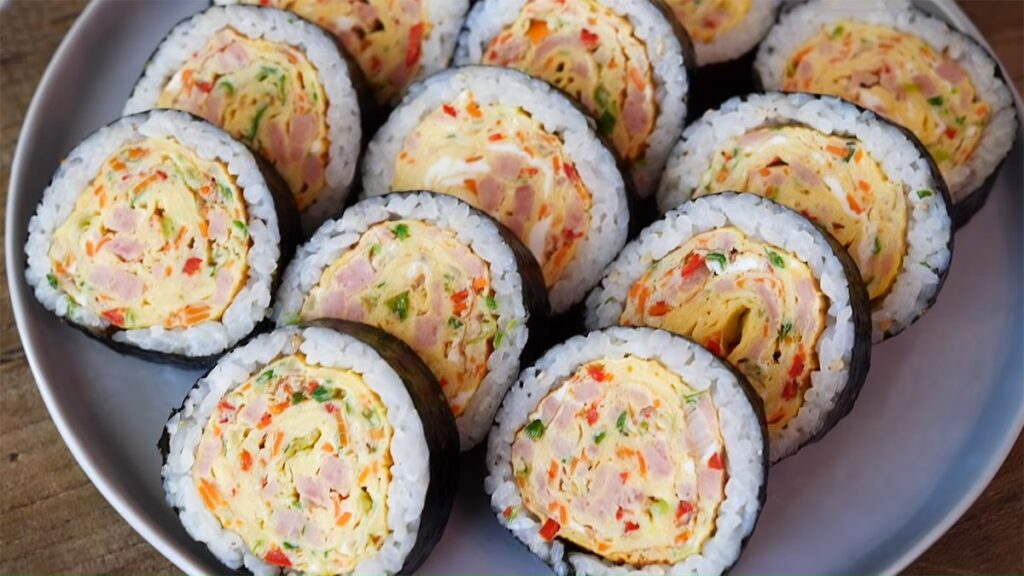 Hosomaki là dạng sushi cuộn nhỏ với lượng nhân tương đối đơn giản