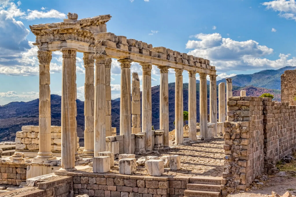 Pergamum là một thành phố cổ nằm trên khu vực đồi cao
