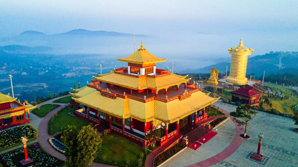 Du lịch tâm linh là hình thức du lịch hướng đến những không gian có giá trị về tôn giáo, tín ngưỡng, lịch sử và văn hóa tinh thần.