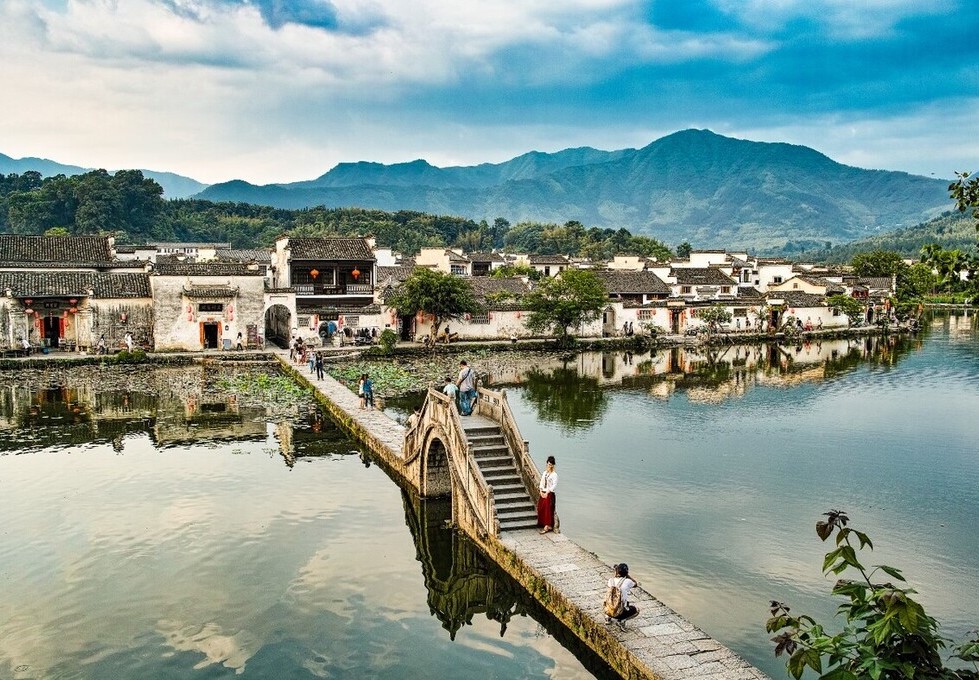 Hoàng Sơn được biết đến với những đỉnh núi đá có hình dáng đặc biệt