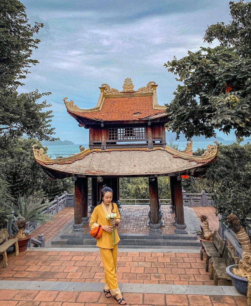 Chú ý về trang phục khi đến các địa điểm tâm linh 