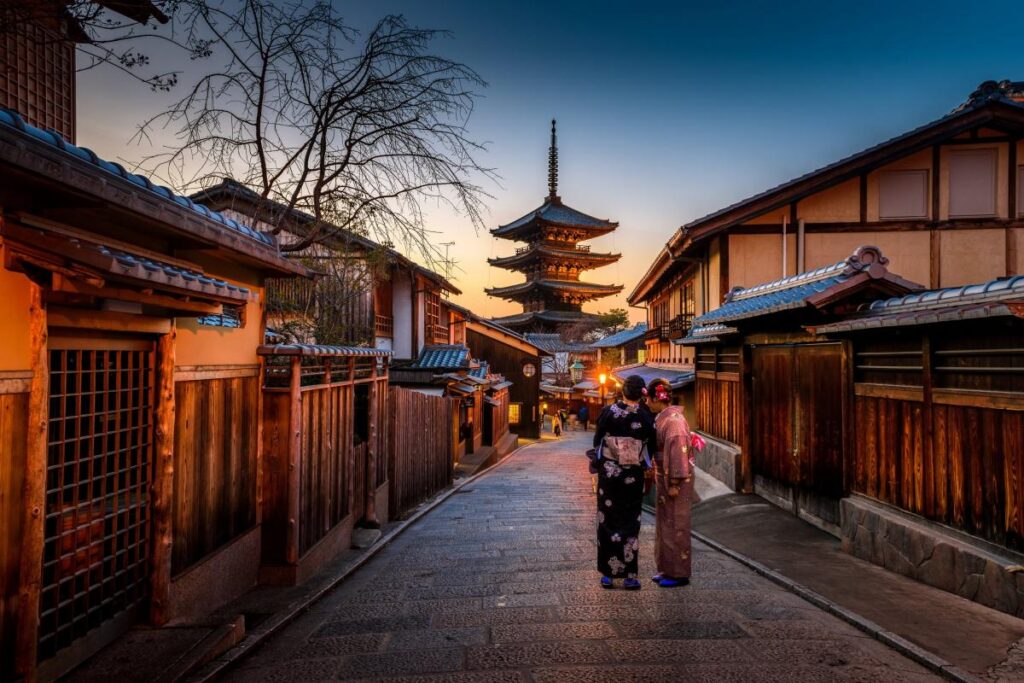 Kyoto lại đưa du khách trở về với không gian cổ kính