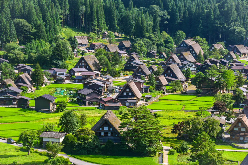 Shirakawa go nổi tiếng với những ngôi nhà truyền thống