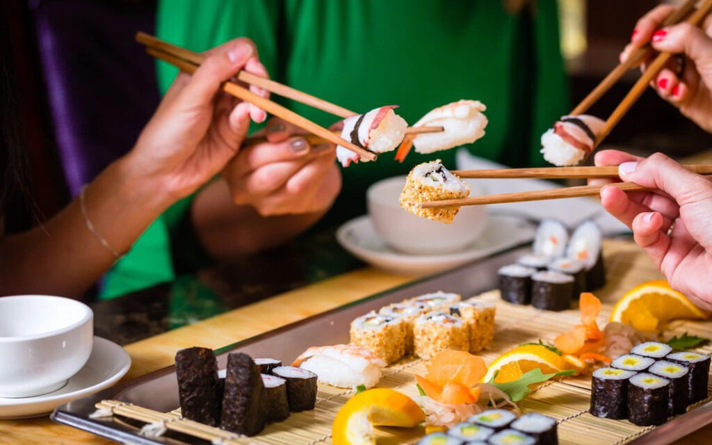 Sushi là một phẩn biểu tượng của văn hoá Nhật Bản 