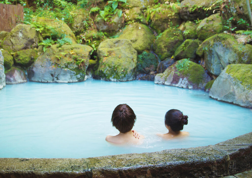 Onsen và Sento đôi khi bị nhầm lẫn vì đều là hình thức tắm công cộng tại Nhật Bản