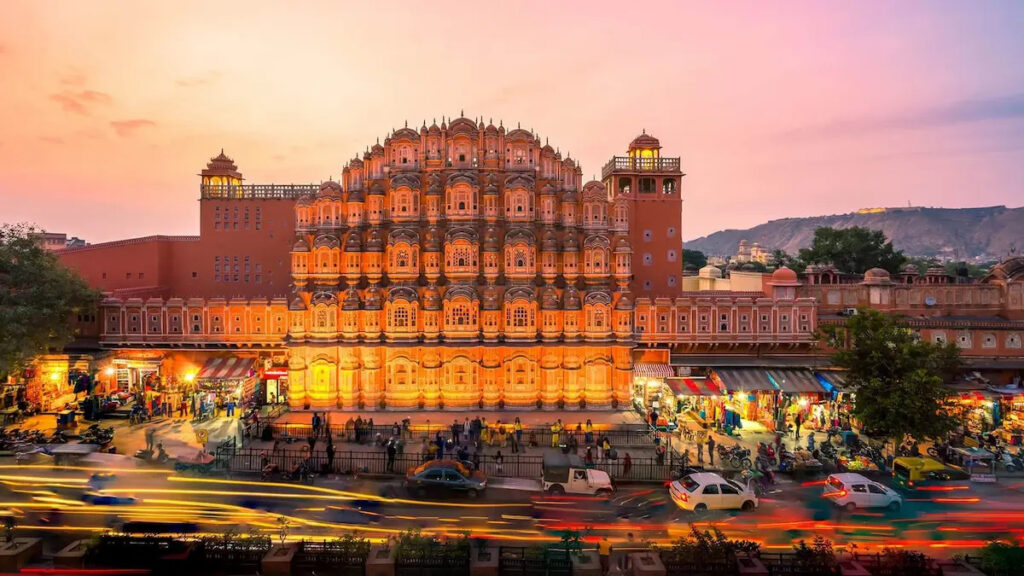 Jaipur là thủ phủ bang Rajasthan và thường được gọi bằng biệt danh Thành phố Hồng