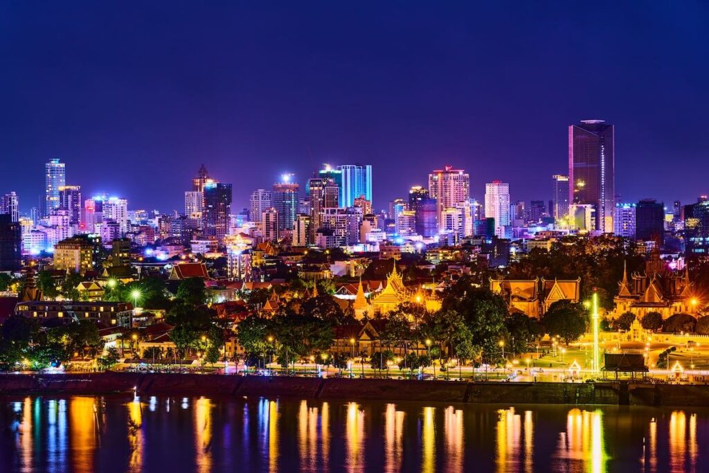Phnom Penh là thủ đô và cũng là trung tâm chính trị, kinh tế của Campuchia.