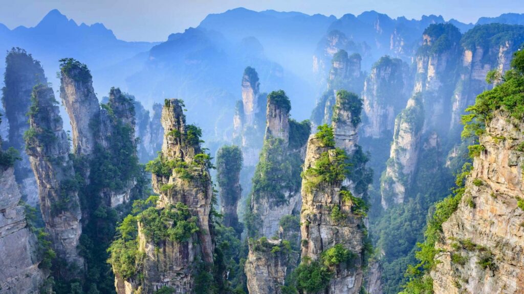 Trương Gia Giới nổi tiếng với hệ thống núi đá sa thạch dựng đứng